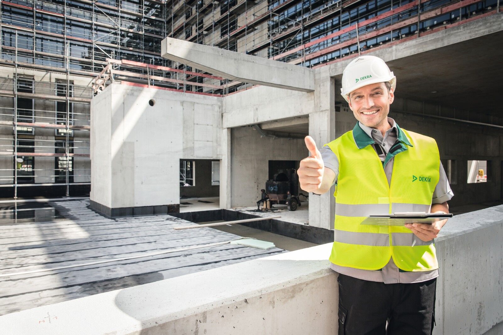 A DEKRA engineer giving the thumbs up sign.